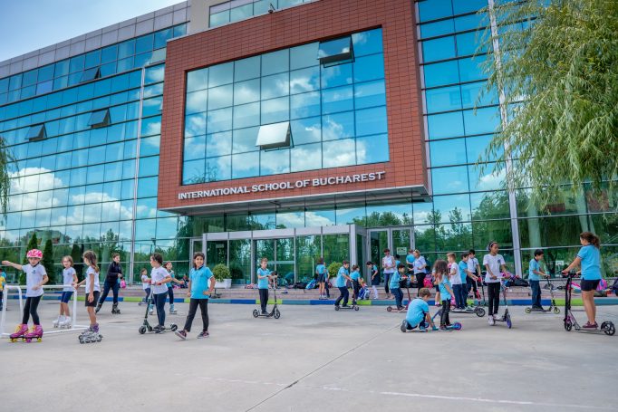 Școlile private din București câștigă tot mai mult teren în preferințele părinților 