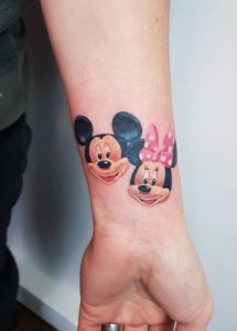 Tatuaj cu Mickey Mouse si Minnie Mouse