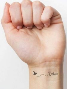 Tatuaj cu mesaje motivationale Believe