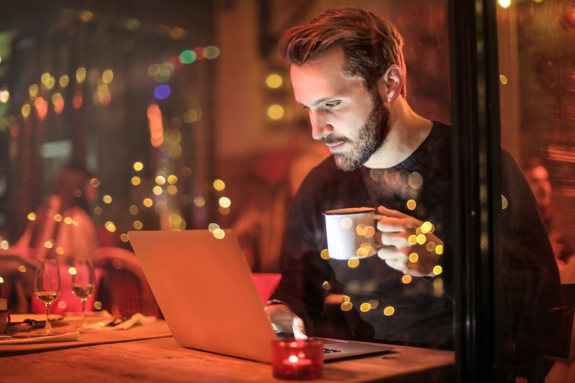 internetul ajuta fiecare om in parte